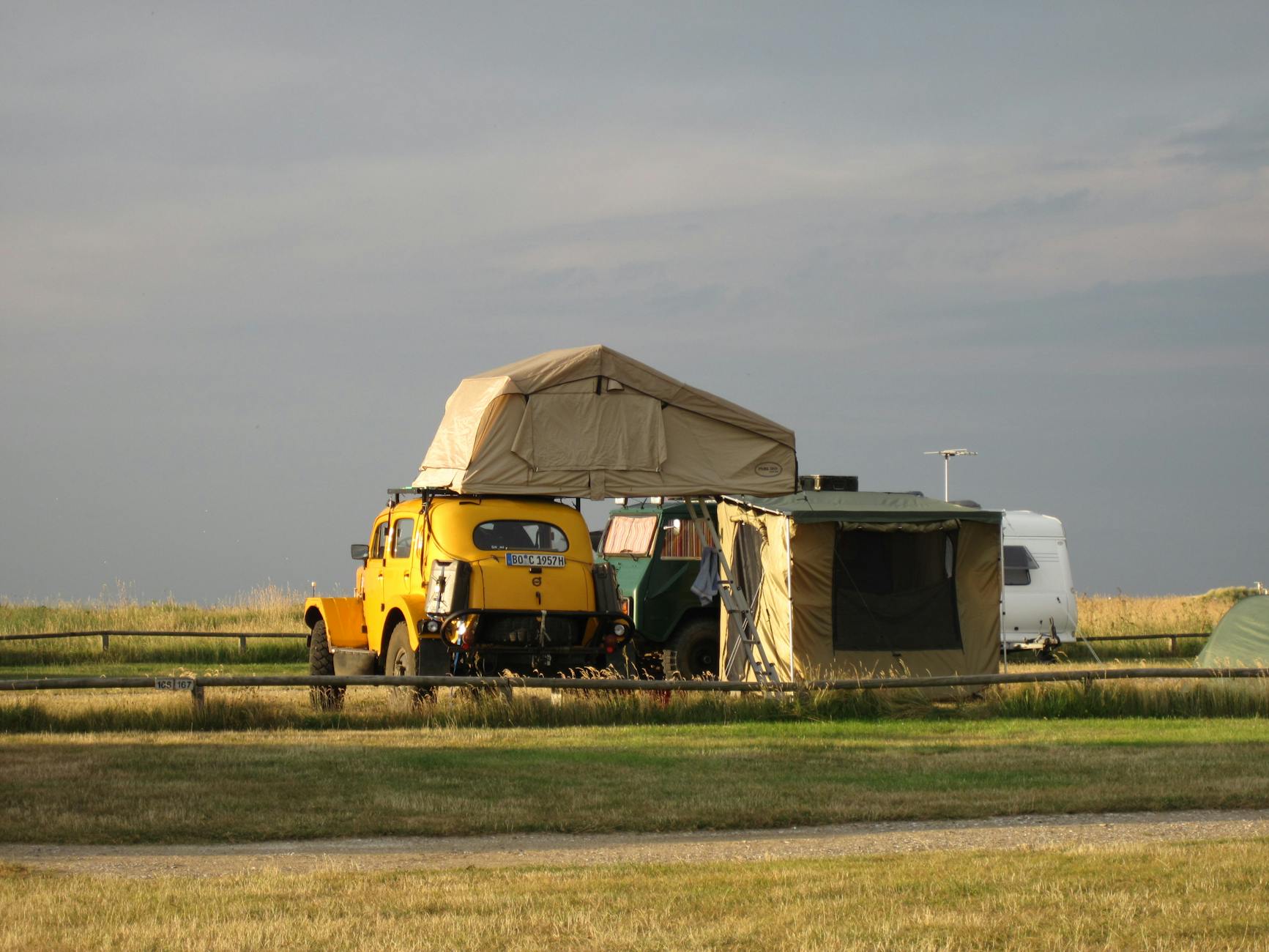 어닝 텐트 설치 가능한 루프랙 종류 및 차박 캠핑 세팅 가이드 5 어닝 텐트 설치 가능한 루프랙 종류 및 차박 캠핑 세팅 가이드
