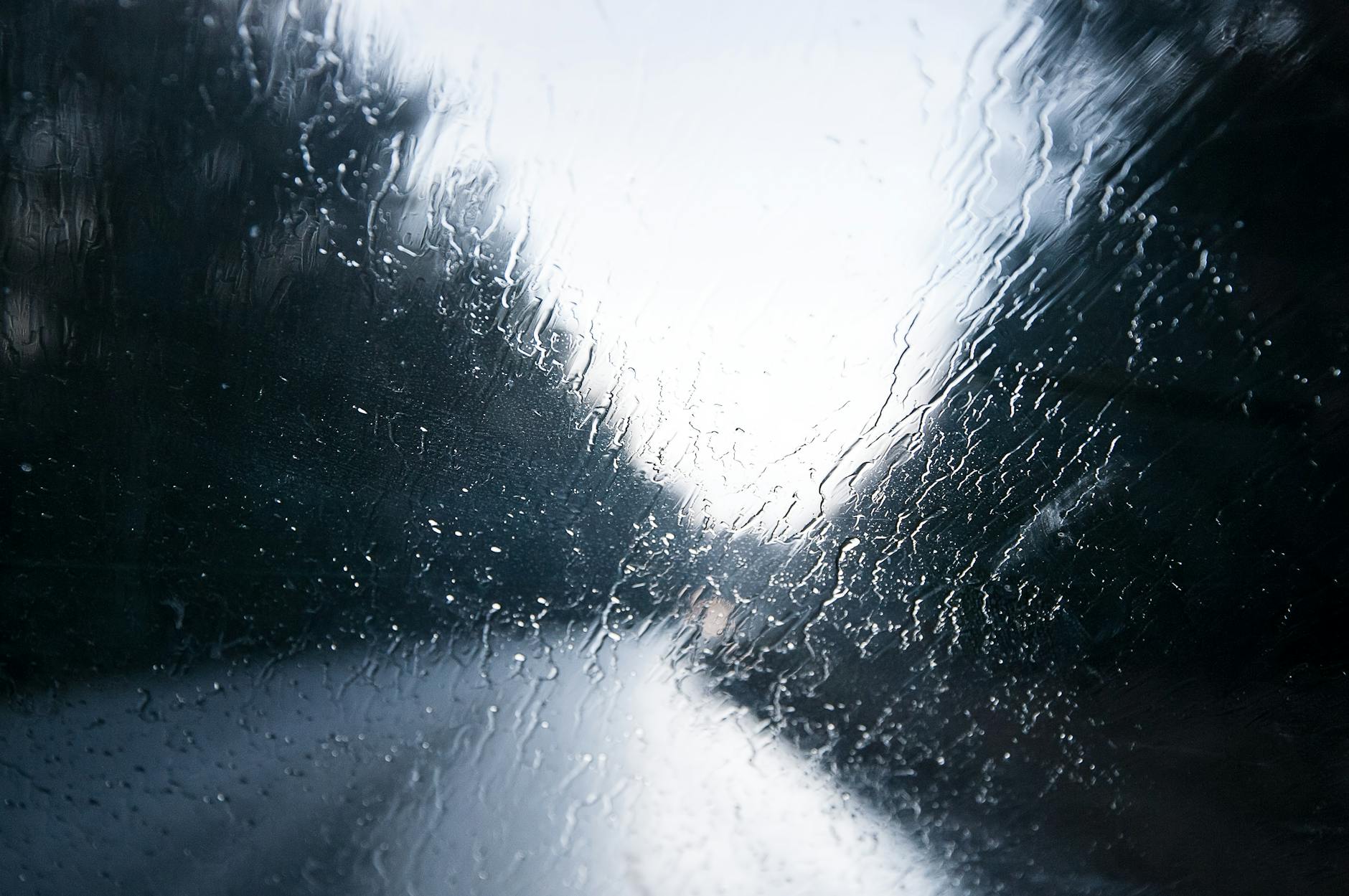 겨울철 와이퍼 고무 결빙 방지 실리콘 와이퍼 교체 효과 비교 가이드