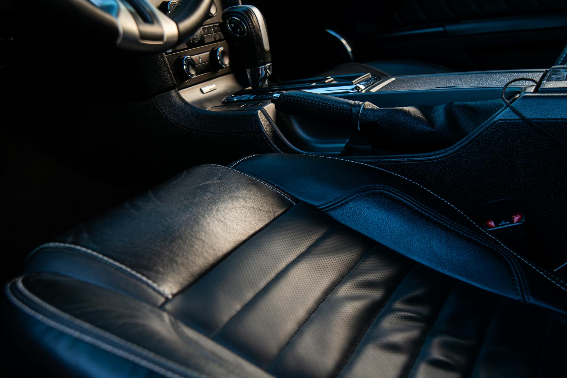 가죽 시트 크리너 추천 및 볼펜 자국 지우는 가죽 전용 지우개