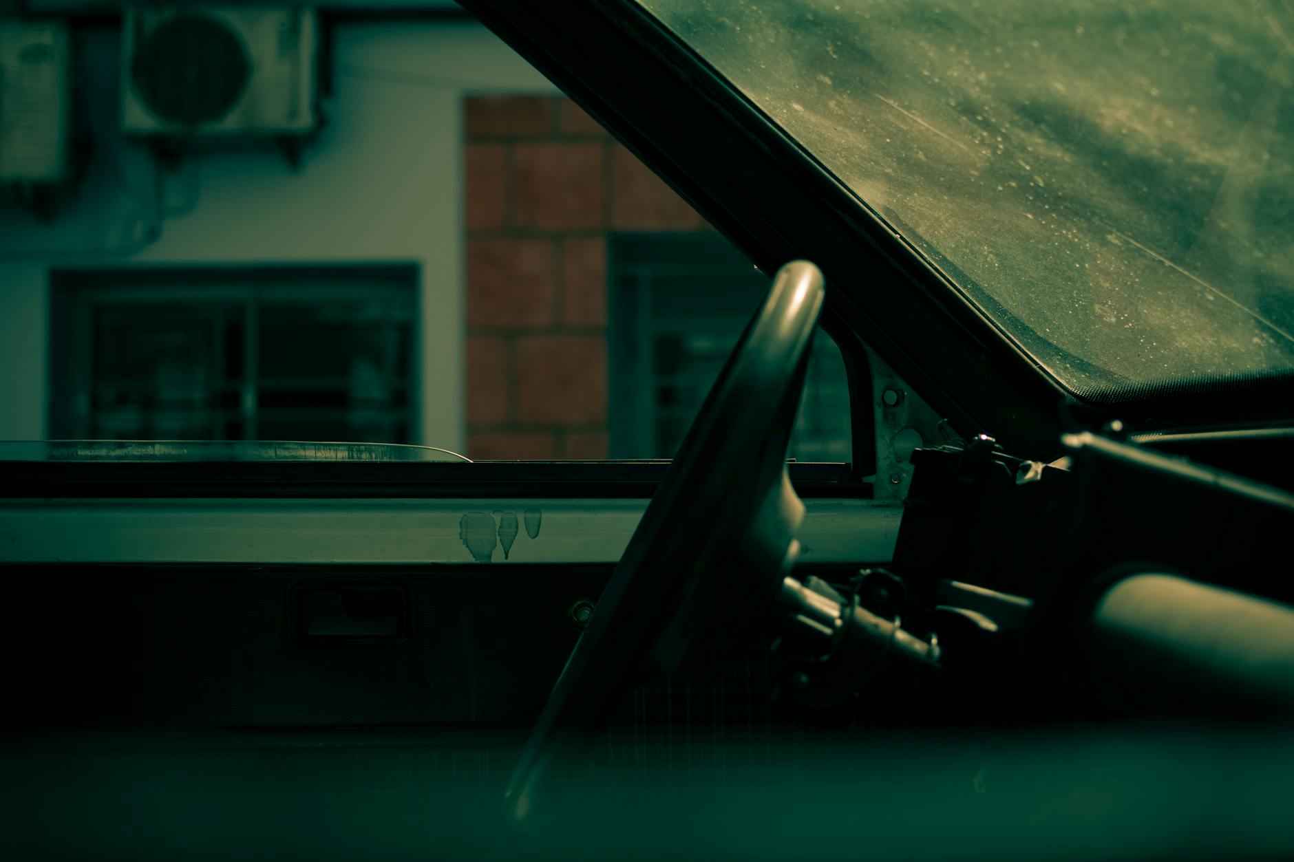 자동차 유리 창문 안 내려갈 때 윈도우 레귤레이터 점검 방법