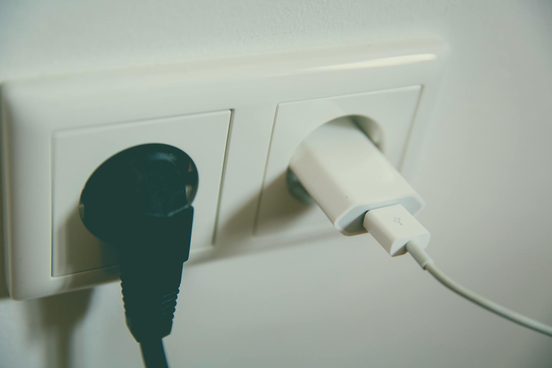 파워큐브 충전기 분실 도난 방지 및 거치대 설치 팁